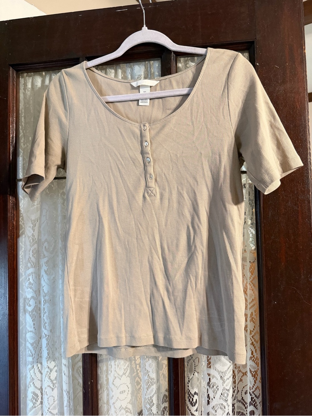 H&M Short Sleeve Scoop Neck Button-Front Top — Beige